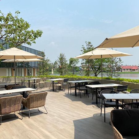 Neera Retreat Hotel Nakhon Pathom Bagian luar foto