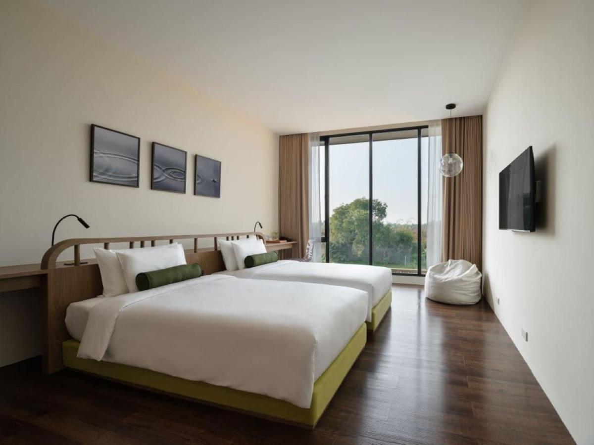 Neera Retreat Hotel Nakhon Pathom Bagian luar foto