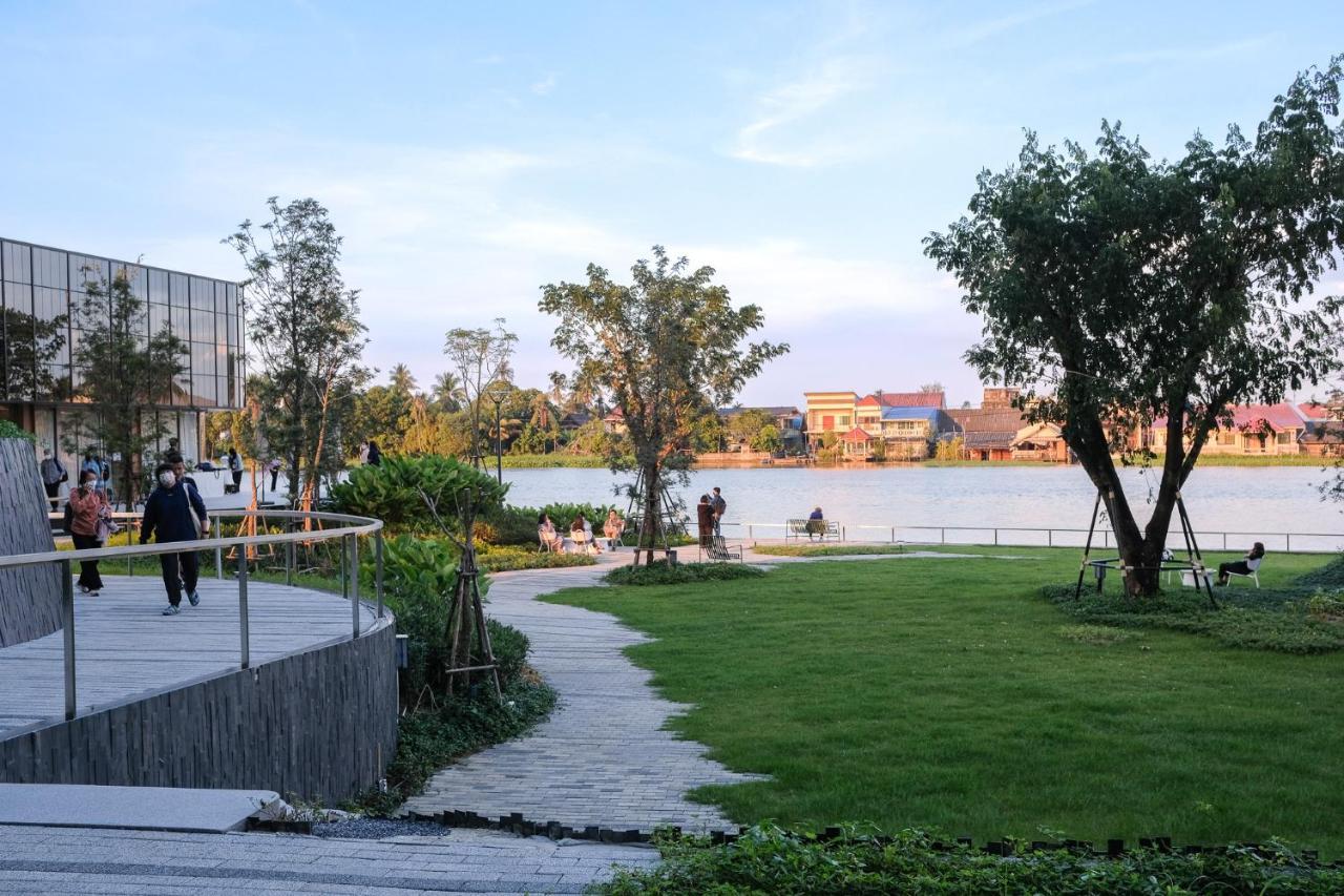 Neera Retreat Hotel Nakhon Pathom Bagian luar foto